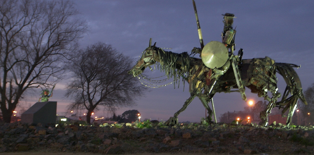 La Fundación El Quijote de Madera visita Azul, Ciudad Cervantina de Argentina