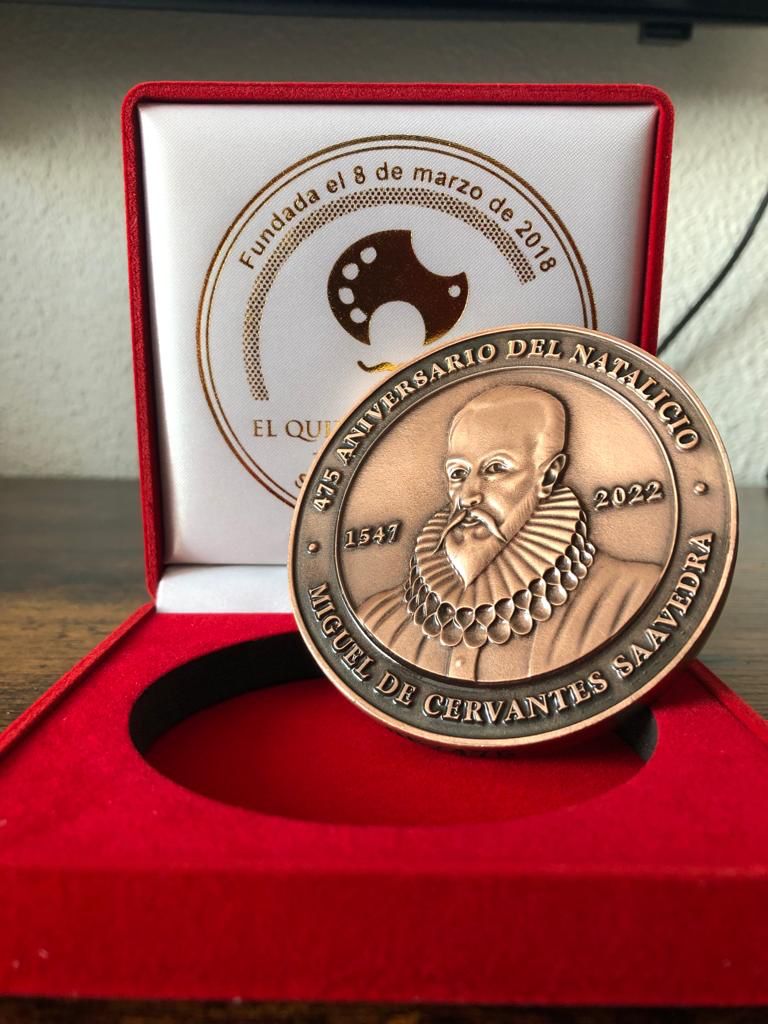 Medalla conmemorativa 475 Aniversario del Natalicio de Miguel de Cervantes - Fundación El Quijote de Madera